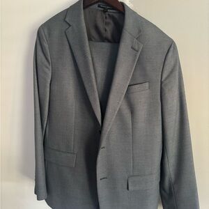 Banana Republic Men's Charcoal Gray Two-Button Suit Jacket - 40S - pants 34/30.